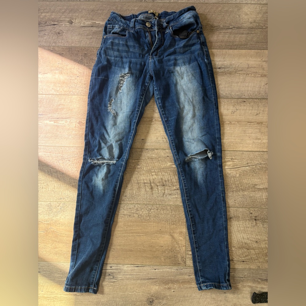 Women's Distressed Skinny Jeans in Blue